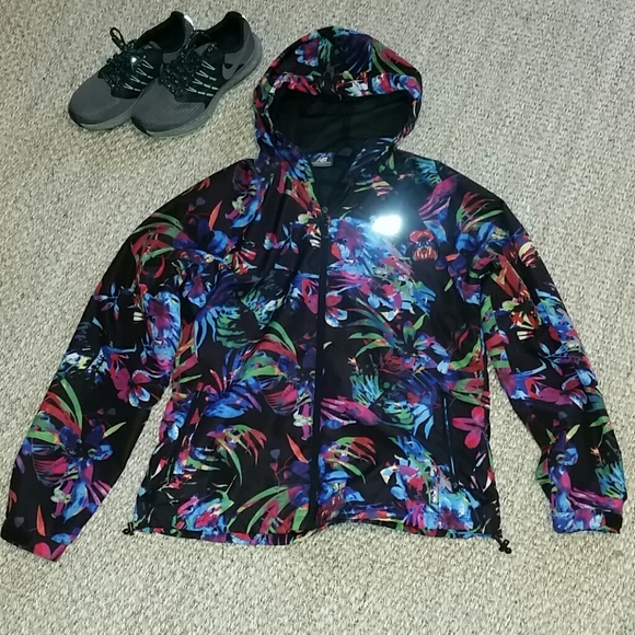 NEW BALANCE LIGHTWEIGHT ACTIVE JACKET - Picture 3 of 8